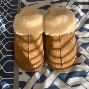 Bear paw slippers